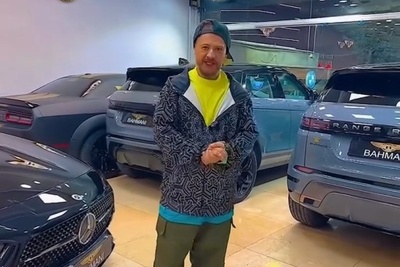 رخ حیرت انگیز خودرو های پرهیبت در نمایشگاه ماشین های لوکس «علی صادقی»/رنج‌روور، بنز و...