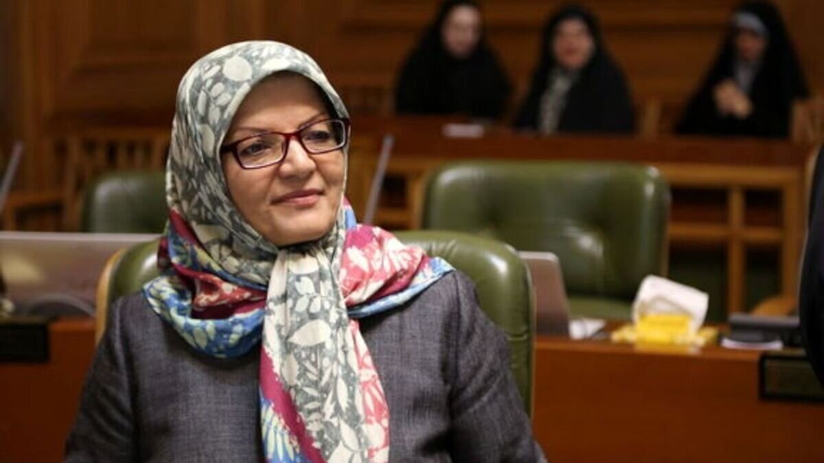 واکنش رئیس انجمن مامایی ایران به زایمان در خانه بخاطر فقر؛ «حتی سلبریتی‌ها هم در خانه زایمان می‌کنند»