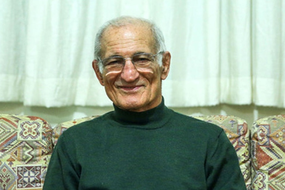 عبدالله موحد: چون کراوات داشتم مصاحبه تلویزیونی‌ام را لغو کردند/ متاسفم که نشد به ایران خدمت کنم/ وجدانم اجازه نداد به آمریکایی‌ها...