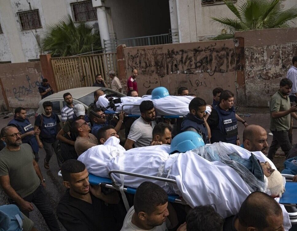 (ویدئو) گشودن قبرهای قدیمی برای دفن قربانیان جنگ در غزه