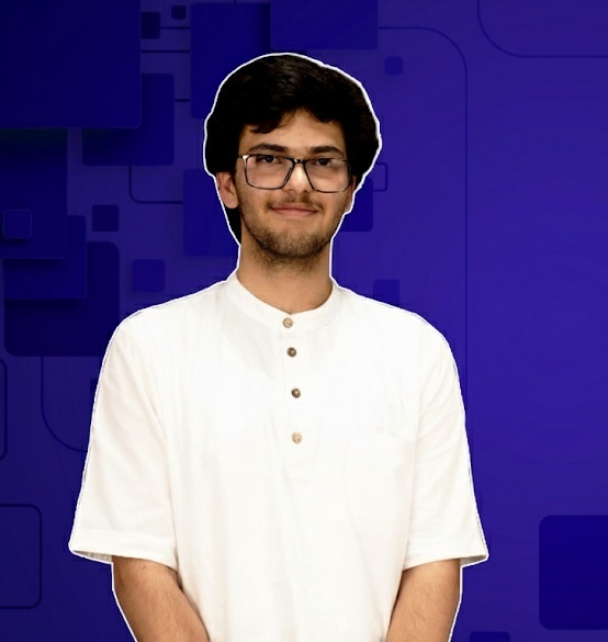 نگاهی به چیدمان اتاق رتبه 1 کنکور ریاضی 1403 امیرحسین سلیمانی از تبریز/ از ارگ هنری تا نشد یک ریاضیدان، ماشین حساب ساده