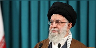 رهبر شهید انقلاب در بین همکلاسی‌هایشان در کلاس ششم ابتدایی؛ نوجوانی 12 ساله و معمم