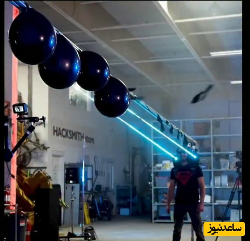 (ویدئو) این عینک لیزری می‌تواند هر چیزی را ذوب کند؛ اختراع عجیب یوتیوبر معروف!