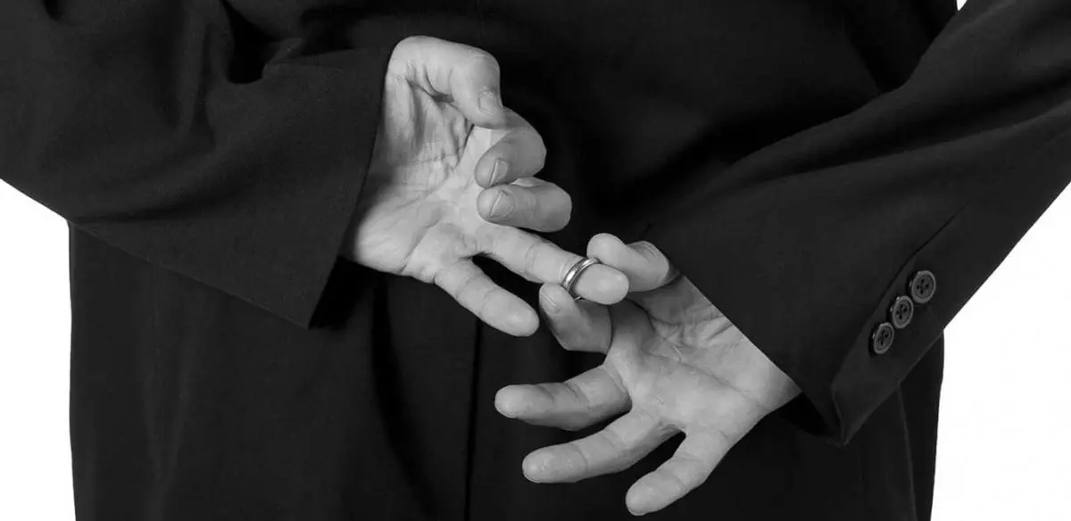 آیا همسرتان به شما اتهام خیانت می‌زند؟