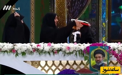 ژیلا صادقی تاج بندگی بر سرش گذاشت/ خلاقیت تحسین برانگیز ژیلا صادقی برای اهدای پرچم مقدس ایران به مهمان برنامه اش+فیلم