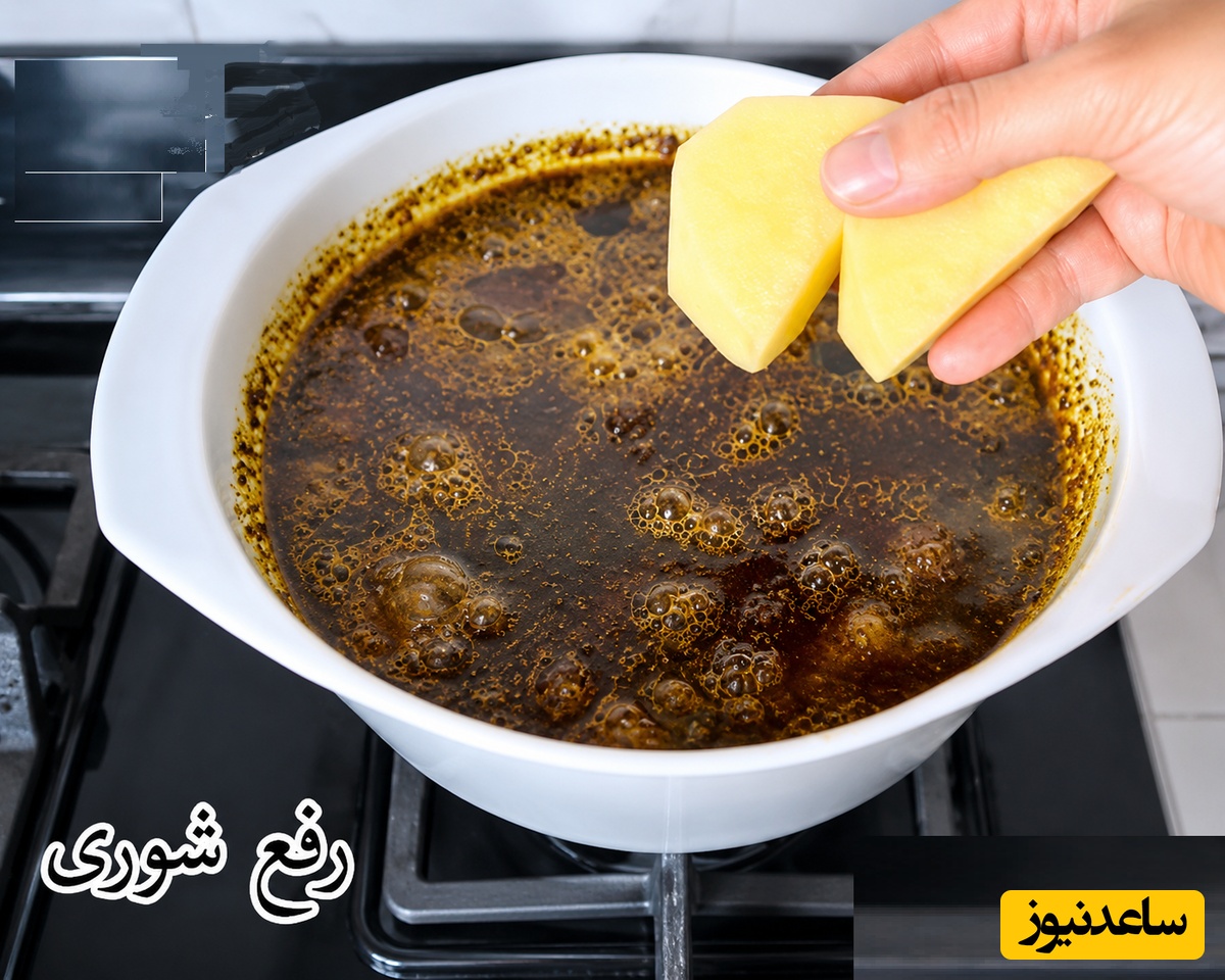 ریختن سیب زمینی در خورشت
