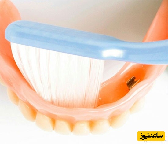 برای تمیز کردن دندان مصنوعی چرا باید از مسواک مخصوص استفاده کرد؟