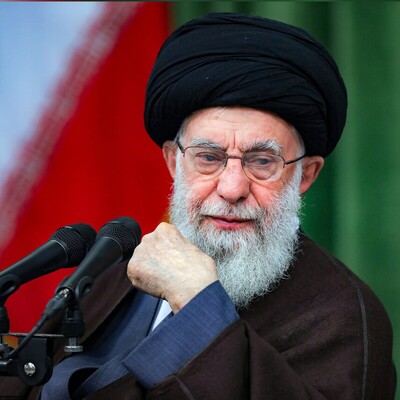 یادی کنیم از شعری که رهبر شهید انقلاب سرودند  و با صدای خودشان قرادت کردند؛ از شوق شکر خنده لبش جان نسپردم، شرمنده جانان ز گران جانی خویشم ...