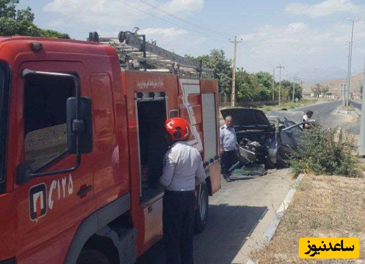 برخورد پژو با جدول میانی در مرند/ سرنشینان در خودرو محبوس شدند