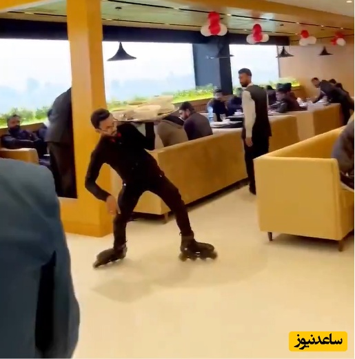 آشنایی با خلاقیت گارسونی که برایش گران تمام شد؛ وقتی به جای مشتری، زمینِ رستوران را سیر کرد😂😂+فیلم