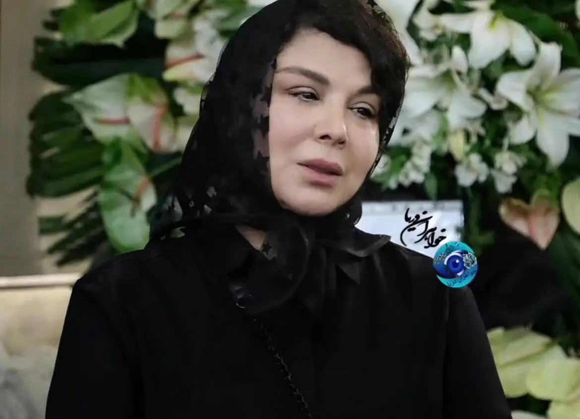 بازیگرانی که خودشون رو به مراسم ختم برادر شهره سلطانی رساندند؛ از حضور سروش جمشیدی، آشا محرابی و جلیل فرجاد تا ابراز همدردی نعیمه نظام‌دوست و اشکهای بی‌امان رویا میرعلمی+ویدیو