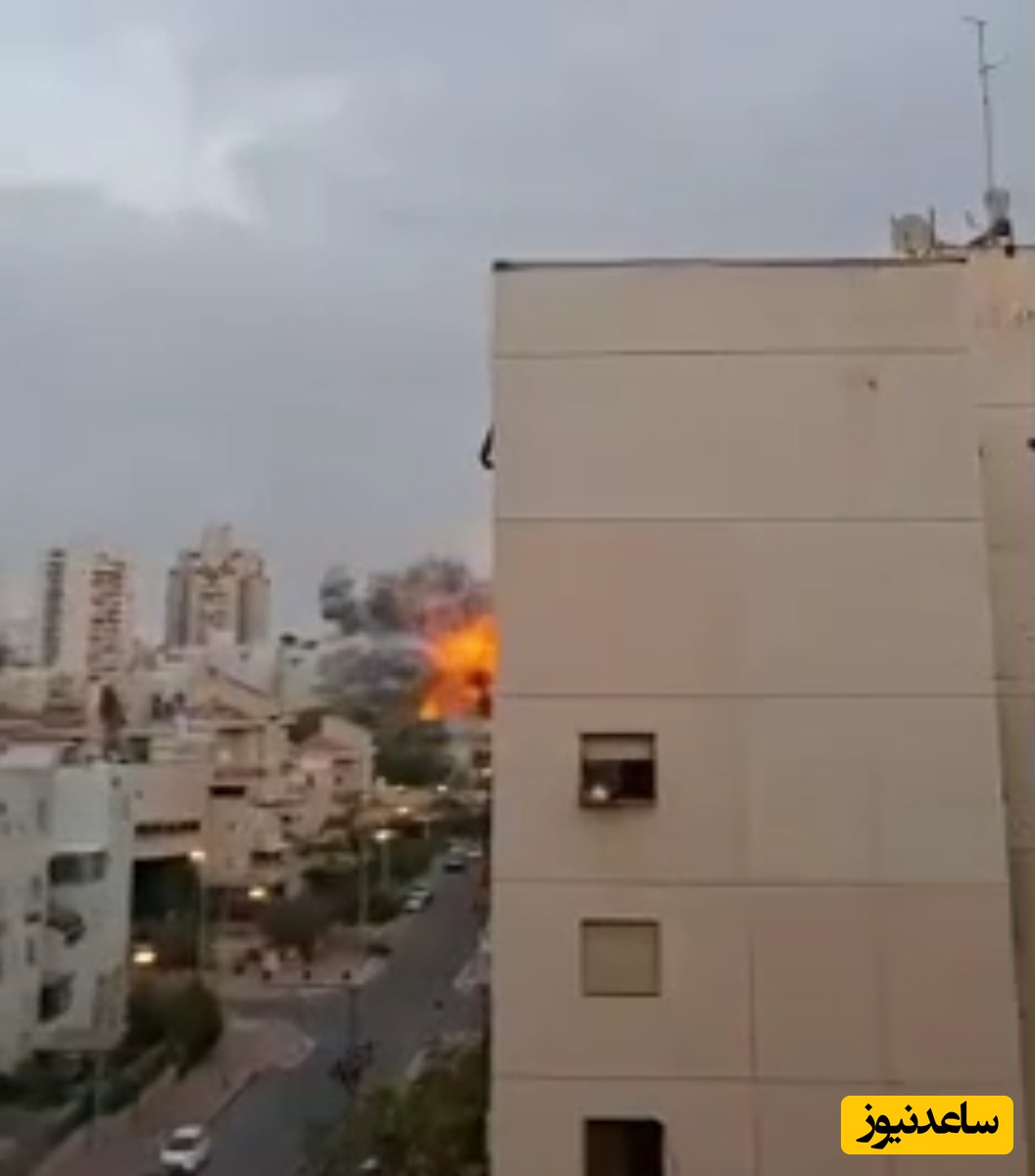 (فیلم) پرواز موشک‌های ایرانی بالای سر صهیونیست‌ها بدون پدافند و آژیر خطر / فقط سرعت برخورد موشک رو ببینید!