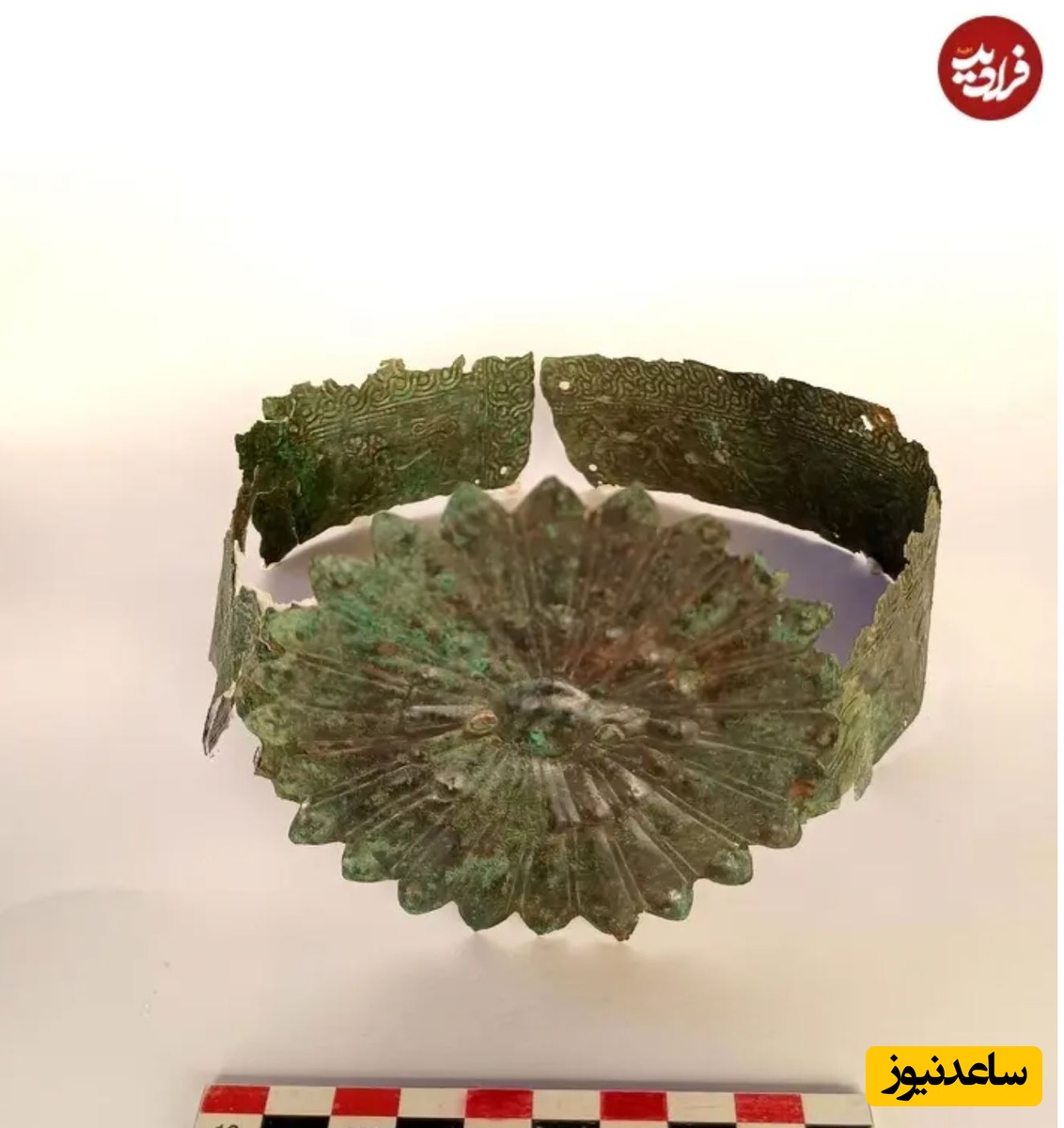 تاج پیشانی‌بند که در مقبره کشف شد