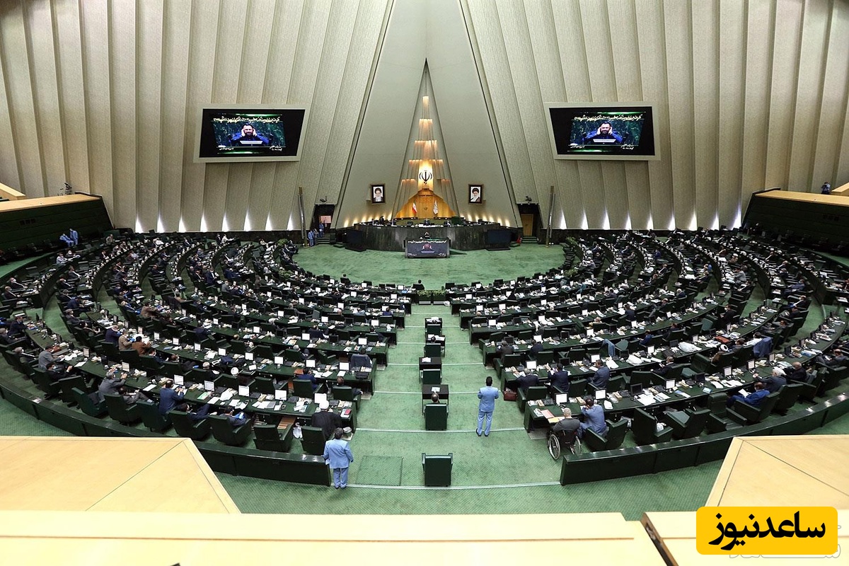 فارس: ساختمان  قدیمی مجلس مورد حمله قرار گرفت