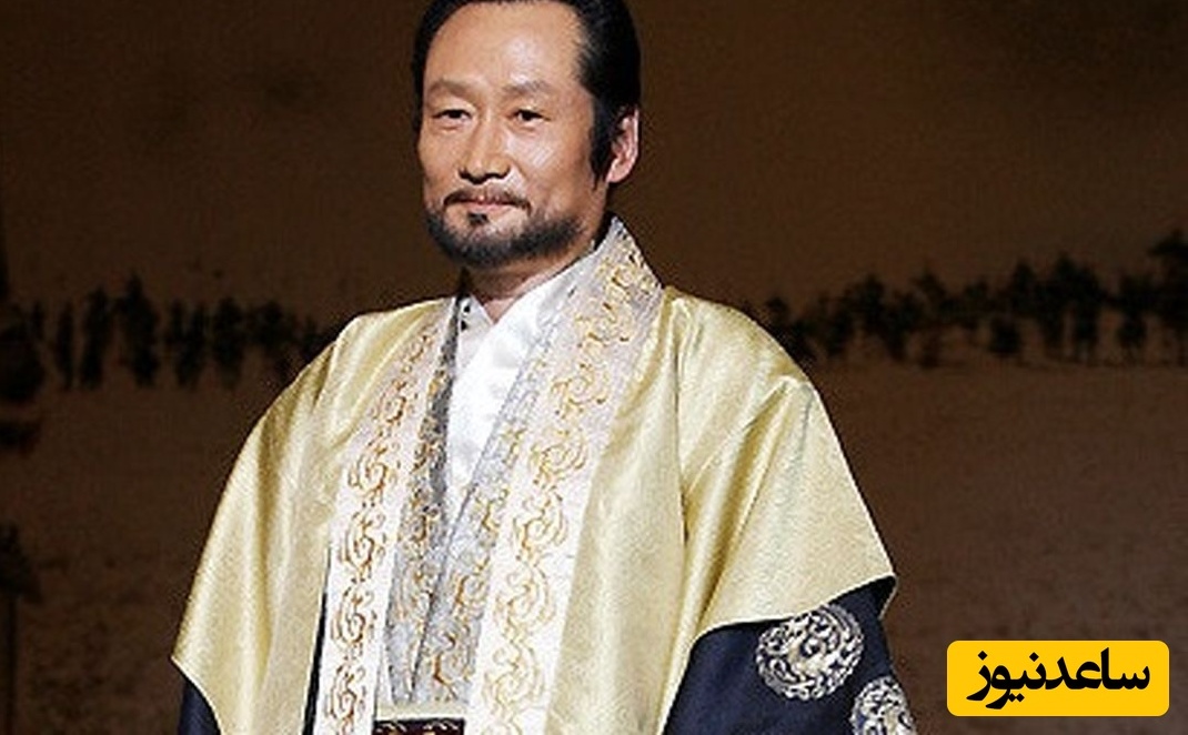 «امپراتور موهیول» در حال ادای احترام به «سر خوک» در پشت‌صحنه «جومونگ 3»