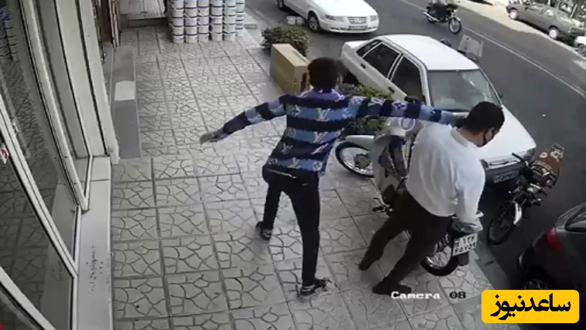 ببینید| لحظه سرقت گوشی همراه در تهران فقط در چند ثانیه/ تا صاحب گوشی به خودش بیاد ببینه چه خبره گوشیش رفت!