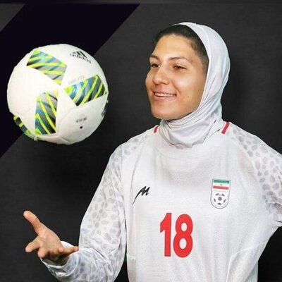 تصاویری از مراسم تشییع پیکر ملیکا محمدی، ملی پوش فوتبال بانوان در استادیوم آزادی+ویدئو
