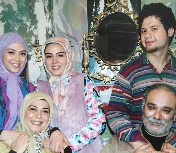 عکسی از خانه ابدی نادیا دلدار گلچین، طلای سریال سه در چهار و پدرش که سنگ قبرشان مشترک است/ روحش شاد و یادش گرامی