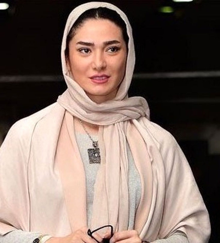 پالتوی قیمتی با دوخت خاص و متفاوت مینا وحید در ترکیه! همچین پالتویی تا حالا تن کسی دیده بودید؟😍🧡