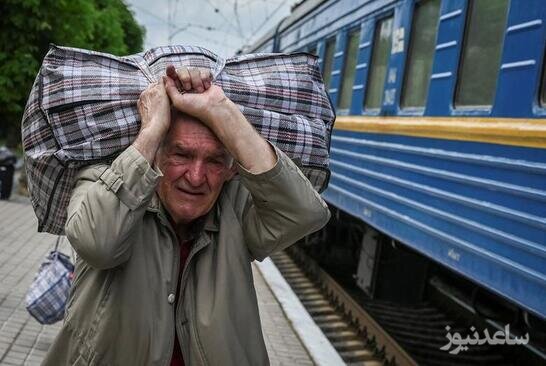 انتقال جنگ زدگان مناطق شرقی اوکراین با قطار به شهرهای غربی این کشور/ رویترز