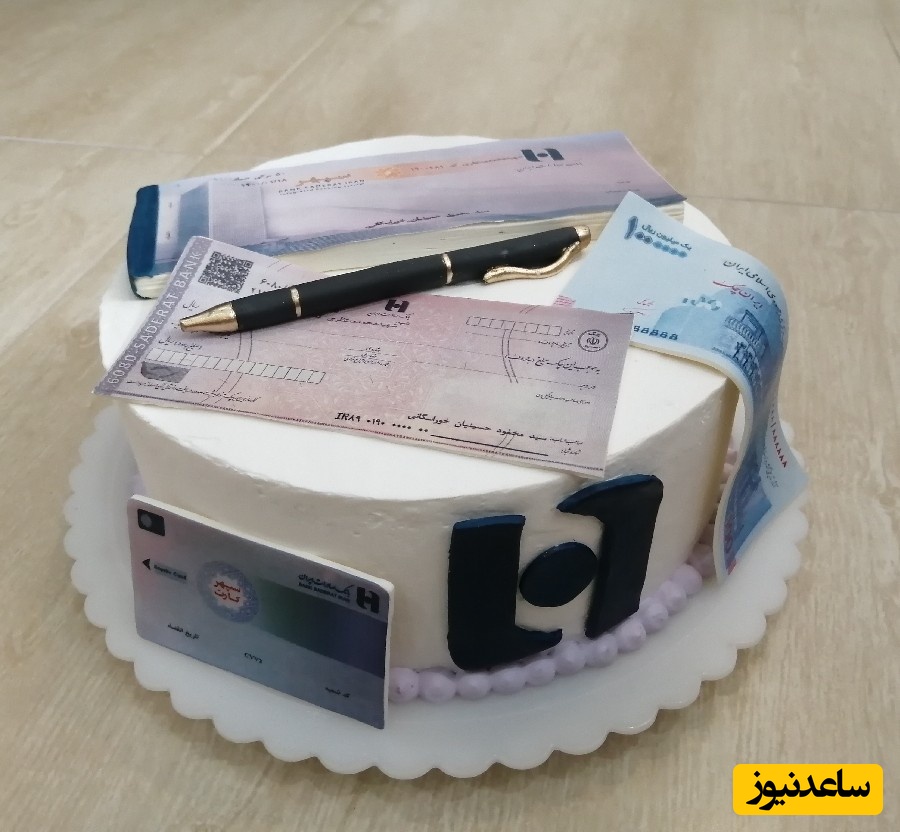 کیک مشاغل؛ ابتکار استادانه قناد با سلیقه در طراحی و پخت کیک برای کارمندان بانک صادرات+فیلم/ اون چک‌ها خوردن داره ها😋