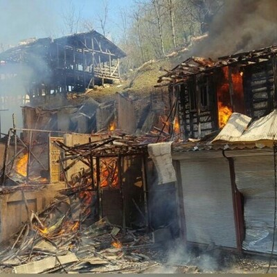 خانه ای در روستای قراجه محمد شهرستان مرند بطورکامل طعمه حریق شد