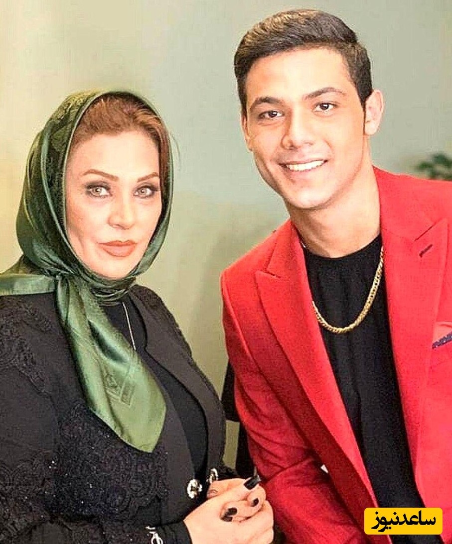 عکسی منتشر نشده از اجرای موسیقی ارشیا، پسر مرحوم نسرین مقانلو