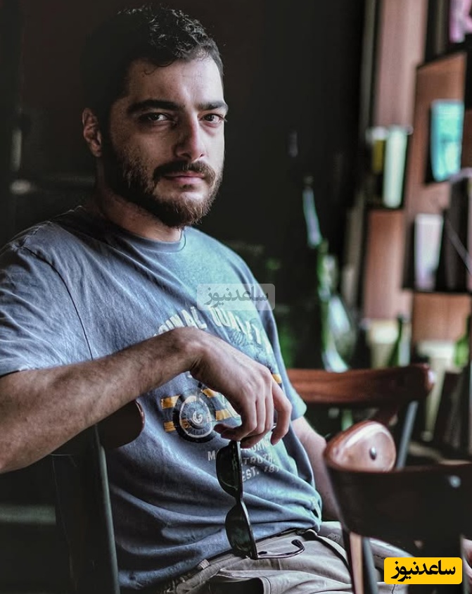 نگاهی به چیدمان آپارتمان دوبلکس سجاد بابایی بازیگر سریال شغال/ کتابخونه پر، آلات موسیقی، لوستر اعیانی، طناب دار آویزان و...+عکس