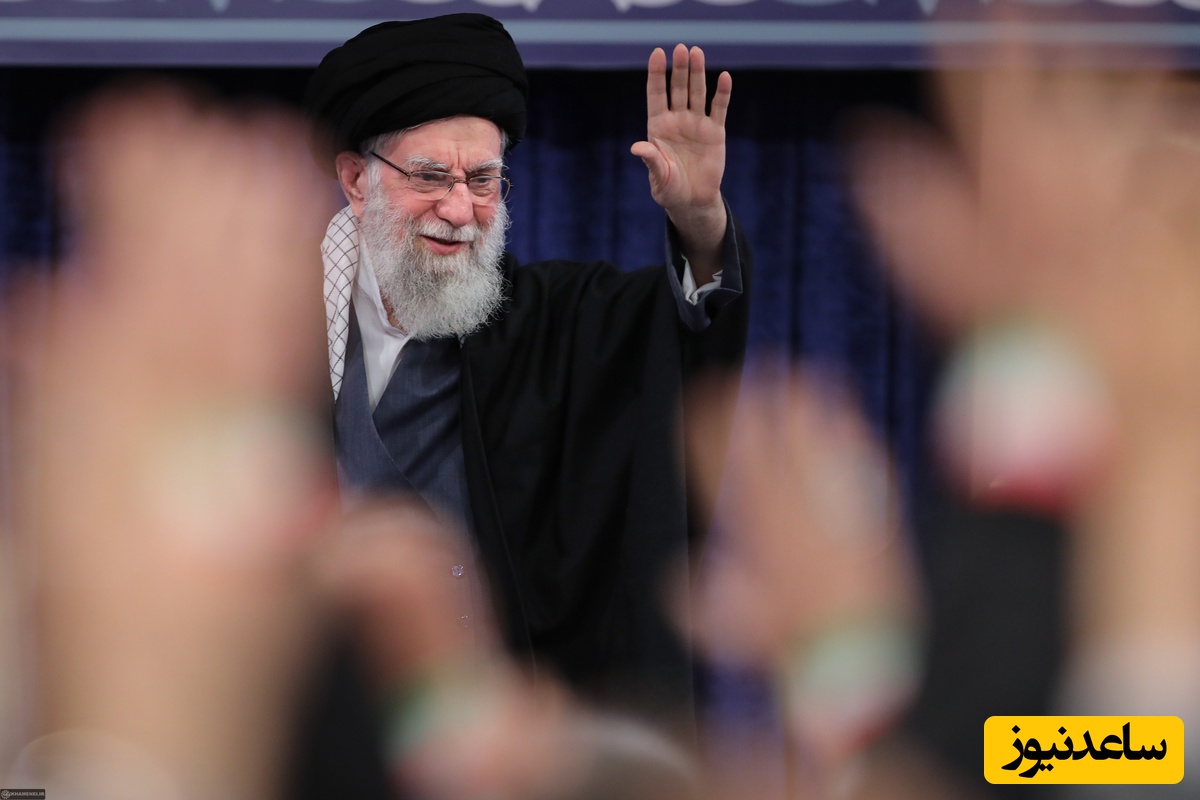 فیلم | لبخند جالب رهبر انقلاب بعد از شنیدن شعار آذربایجانی‌ها درباره پهلوی: آذربایجان شرفدی ...