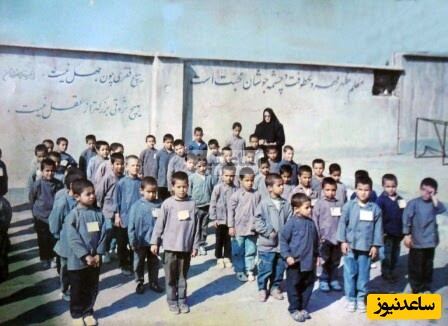 ویدیو | دیدار احساسی دانش آموزان دبستان خادمی‌کاشان با معلم خود بعد از 35 سال / فقط اونی که کلاسو پیچوند😂