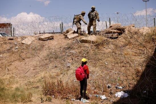 جوان گواتمالایی پناهجو در مرز ایالات متحده آمریکا/ رویترز