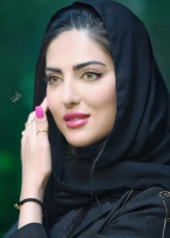 چرخی در تصاویر قدیمی اینستاگرام سلبریتی‌ها؛ استایل متفاوت و ساده هلیا امامی+عکس