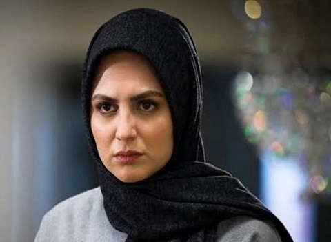 سفر تابستانی نیلوفر کوخانی؛ صحرا سریال “آلا” در یزد / رونمایی از استایل شاد و خوشرنگ بازیگر معروف