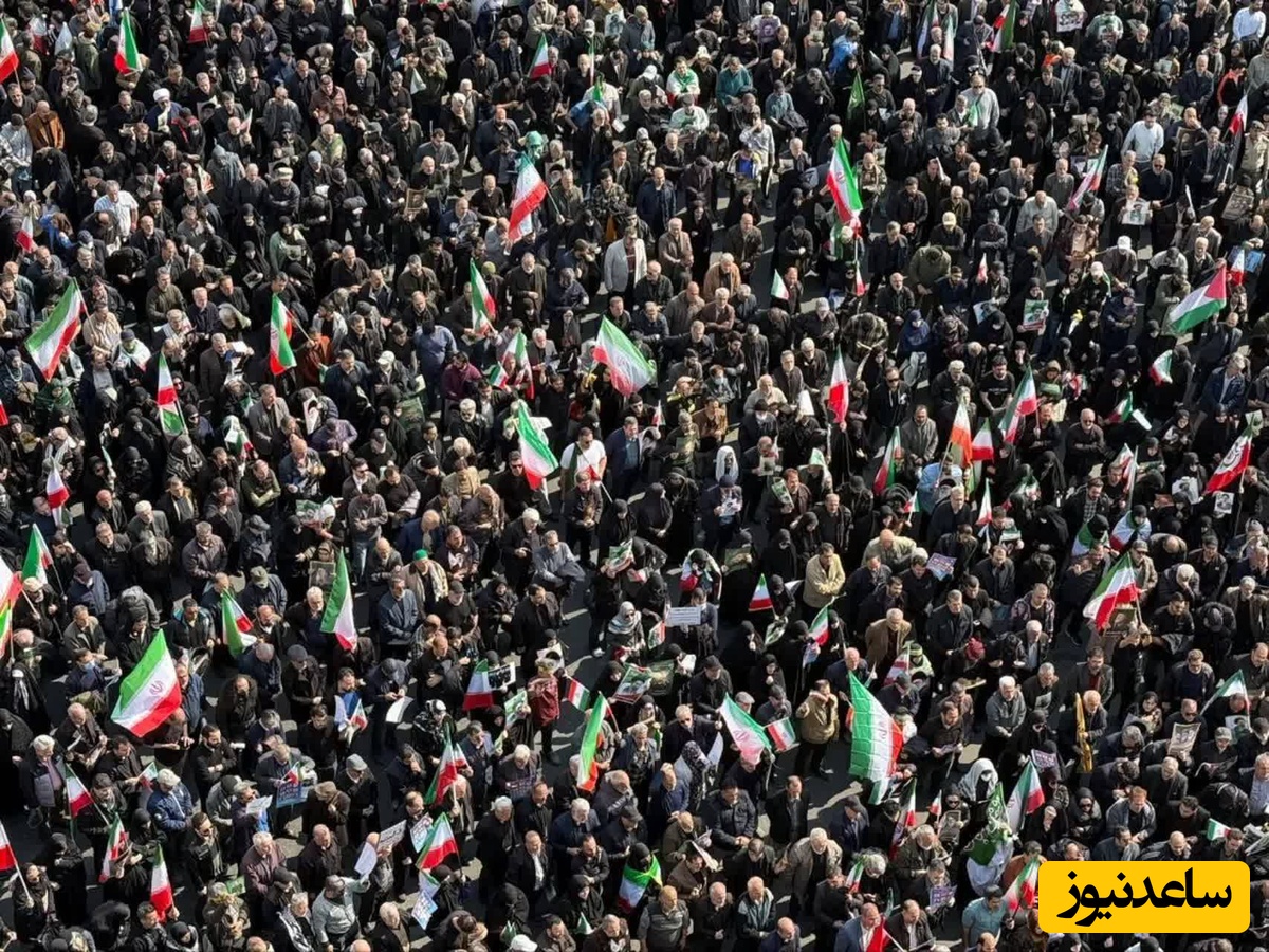 تصاویر هوایی از حضور مردم جان بر‌کف تهران در مراسم تشییع شهدای ناو دنا و شهیدان دکتر لاریجانی و سردار سلیمانی