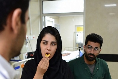 آبروریزی حین بازدید رئیس جدید بیمارستان؛ پرستار 3 روزه لباسشو نشسته/ خانم دکتر داره پفک میخوره!+فیلم