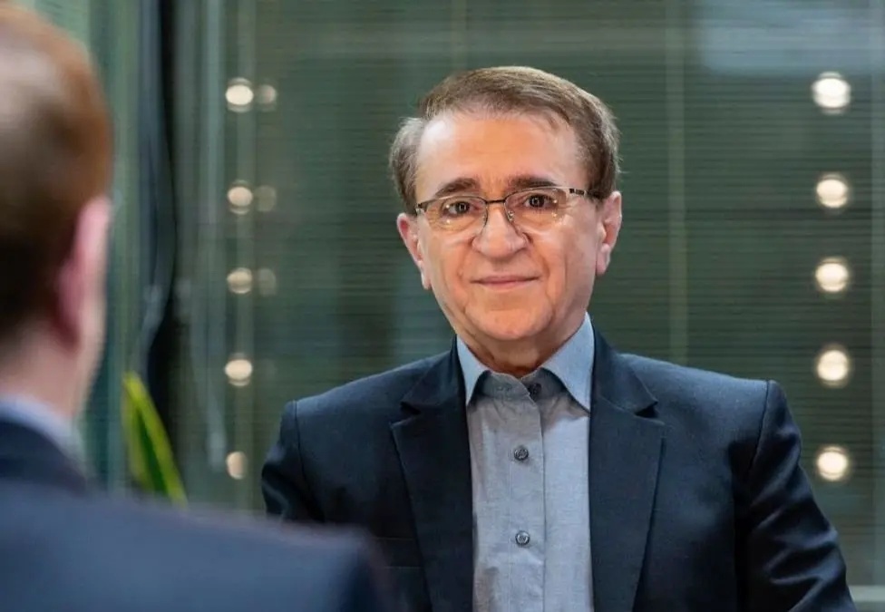 دکتر انوشه: تا زنده ایم برکت داشته باشیم / باید بمیری تا نفعت به مردم برسه!