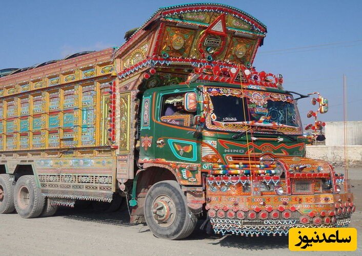 خلاقیت خنده دار یک راننده عاشق دلشکسته با نوشته جالب پشت کامیون در جاده/ معلومه بدجور دلش رو سوزوندن+عکس