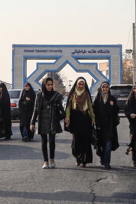 دانشگاه علامه هنوز خانم تذکر دهنده حجاب را به دانشگاه بازنگردانده! / 2 ماه گذشت ام‌البنین بازنگشت ...