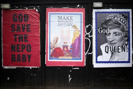 پوسترهای ضدسلطنت در محله ای در جنوب شهر لندن/ رویترز