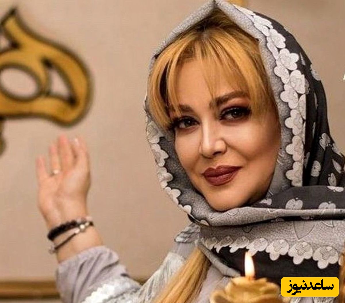 پوشش رنگارنگ و جیغ بهاره رهنما در برنامه شب آهنگی/ همچین ترکیب رنگی فقط از بهاره رهنما برمیاد!