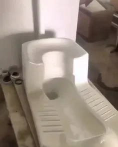 وقتی مهندسی و شوخی با هم قاطی می‌شن، نتیجه‌اش می‌شه این شاهکار؛ تولد محصول مشترک توالت ایرانی و فرنگی!/ ببینید