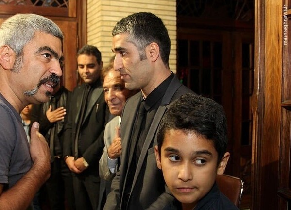 نگاهی به میز عزای شیک و گلباران شده مادر جوان پژمان جمشیدی/ روحش شاد و یادش گرامی+عکس