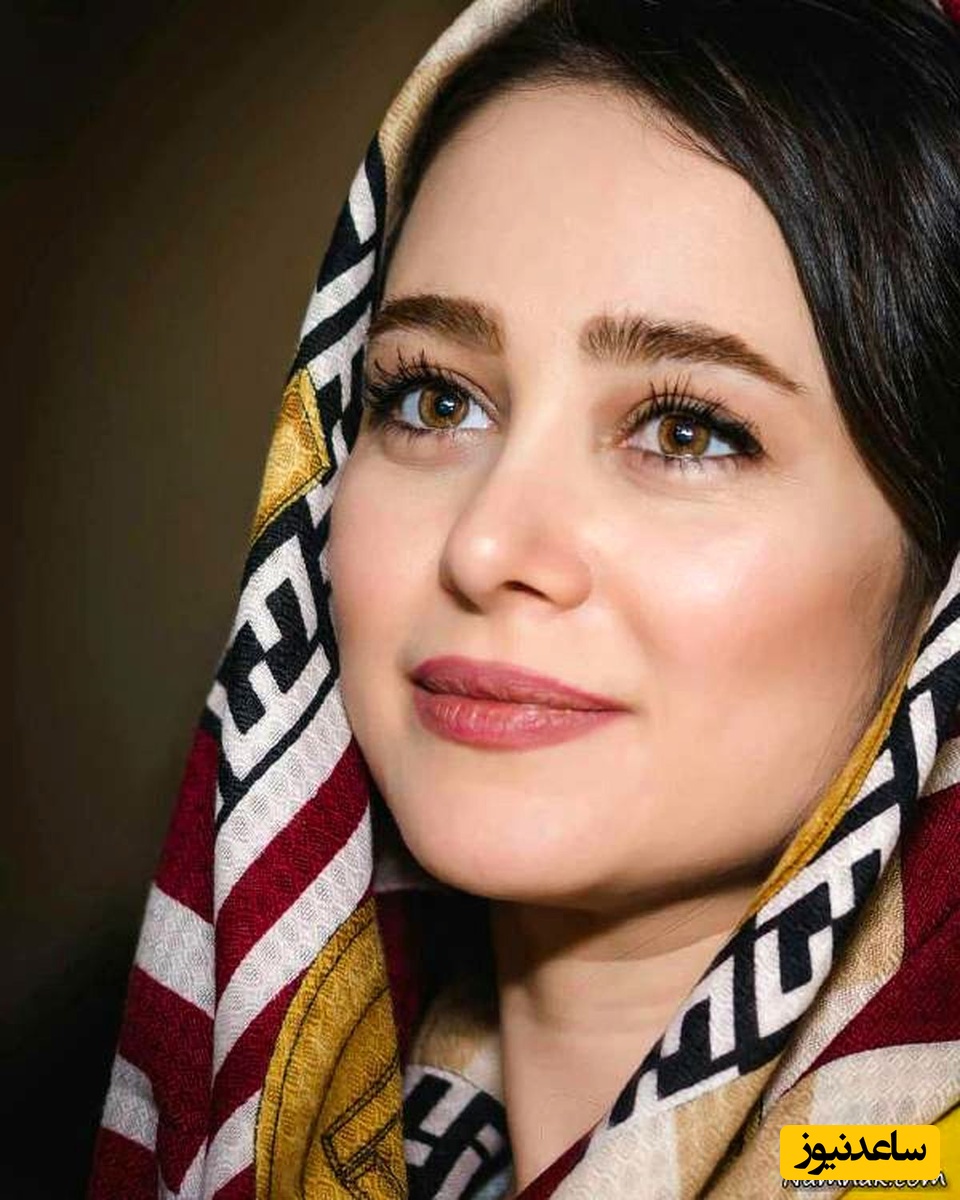 رضایت الناز حبیبی از میکاپ نود و بینظیر خود! چه چشمایی داره 😏👌🏻😍