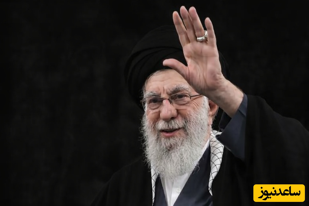 (ویدئو) وداع حماسی با رهبر شهید در دل دانشگاه با شعرخوانی سعید حدادیان: ماه خدا از غمش شد ماه محرم... 😭