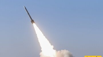 نوشته روی موشک‌های امشب که بر سر قاتلانِ کودک‌کشِ اسرائیلی فرود آمد/ به یاد فرشتگان پر کشیده مدرسه میناب+تصویر