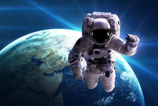 تصویر یک فضانورد روسی در حال تمرین برای سفر به فضا