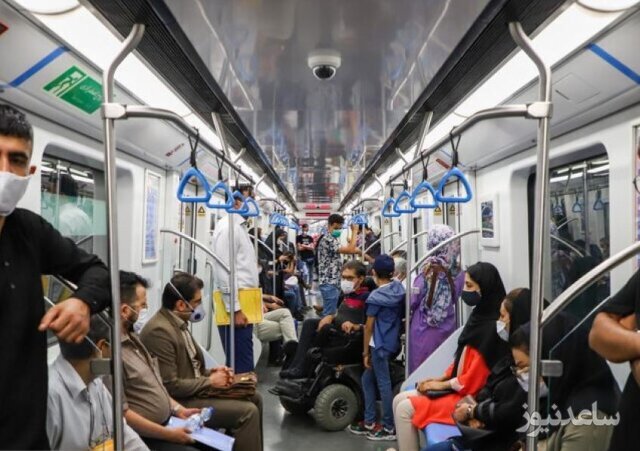 این آقا در عالم هپروت تصور می کند «یوسف» است و زنان حاضر در متروی تهران «زلیخا»!
