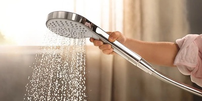 فوت‌وفن خانه‌داری؛ 6 روش ساده و فوری برای رسوب‌گیری سر دوش حمام