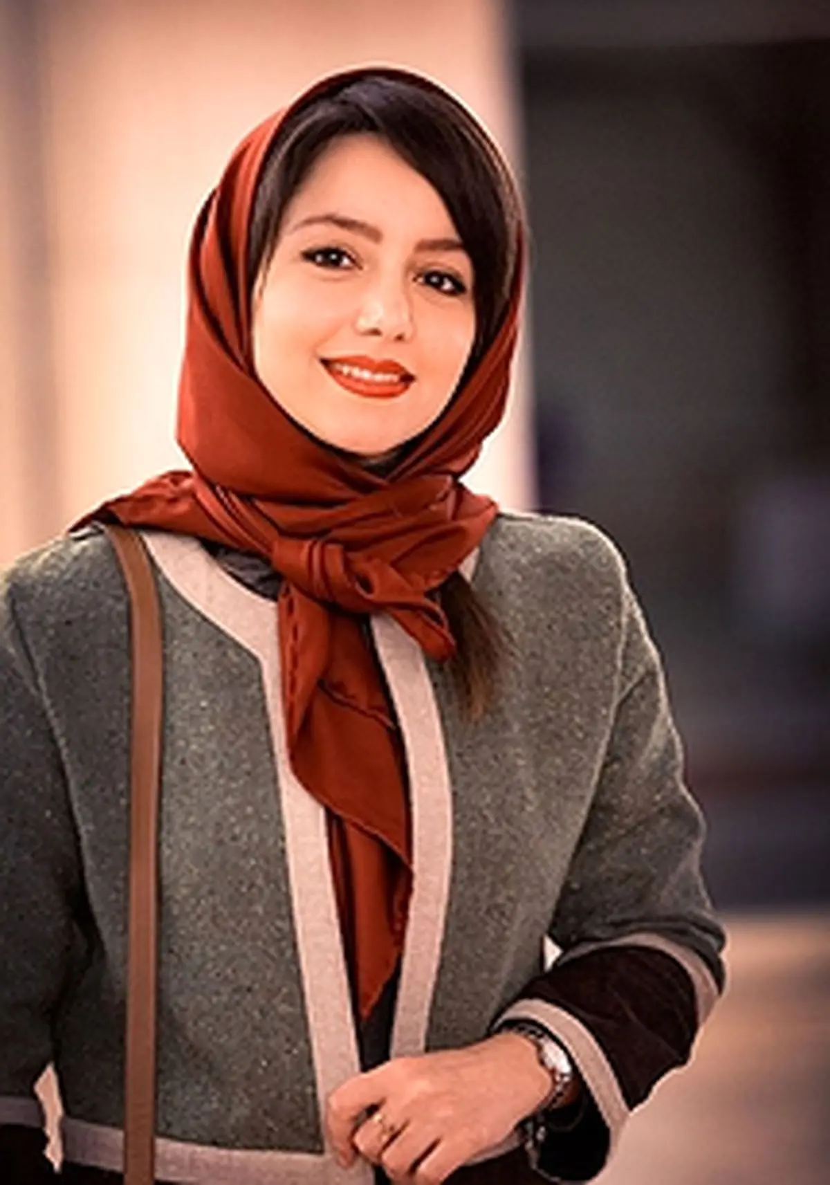 دکوراسیون فوق العاده زیبا و مدرن خانه نازنین بیاتی، مریم سریال تاسیان با رونمایی از گلدان های شیک و آویزی+عکس
