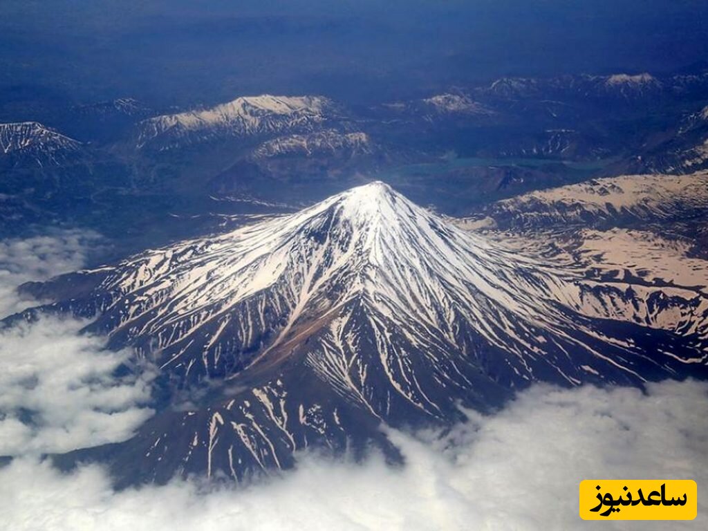 (فیلم) گشتی در نوک قله دماوند و زیبایی های بی بدیل طبیعت ایران